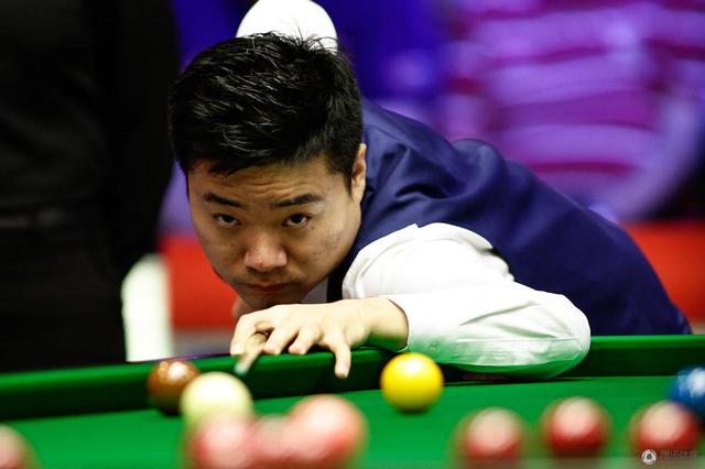 赛场表现与 赛场表现与